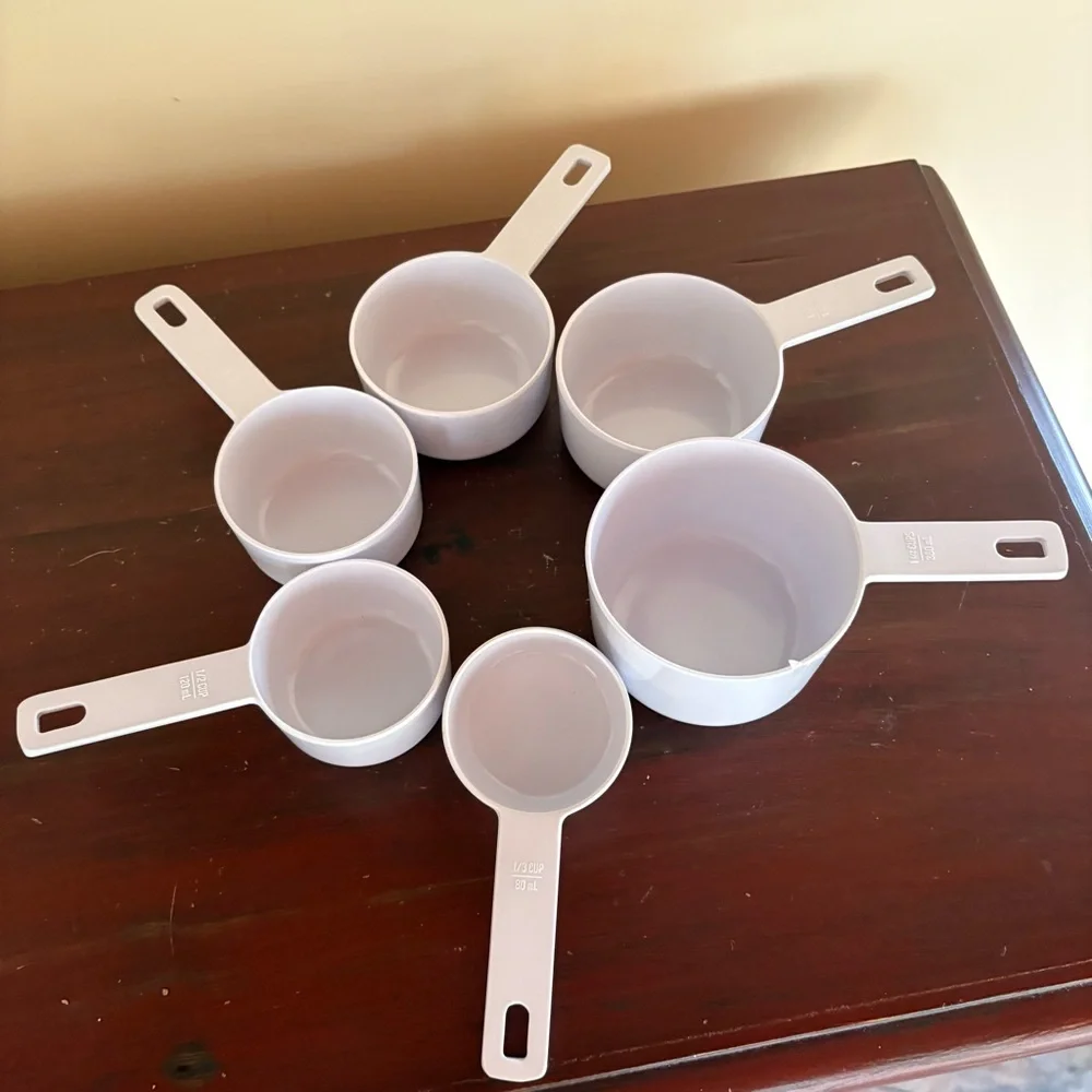 Set of 6 Williams Sonoma Measuring Cups